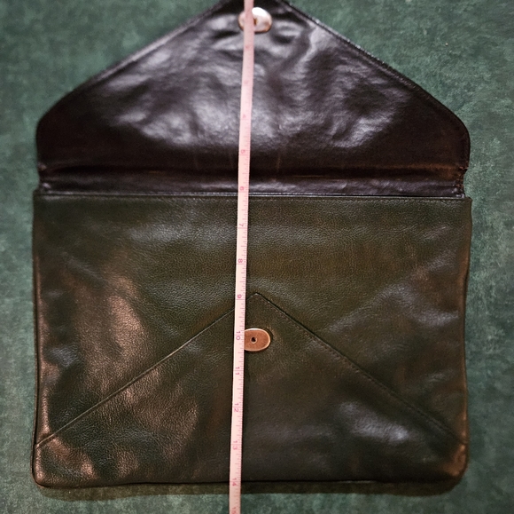 Vintage 70s Dark Green Leather Woodward and Lothrop Envelope Purse - Picture 4 of 12